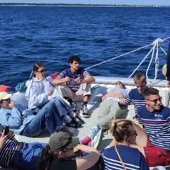Apéro feux d’artifices à bord d’un catamaran sur les côtes de Lorient (56)