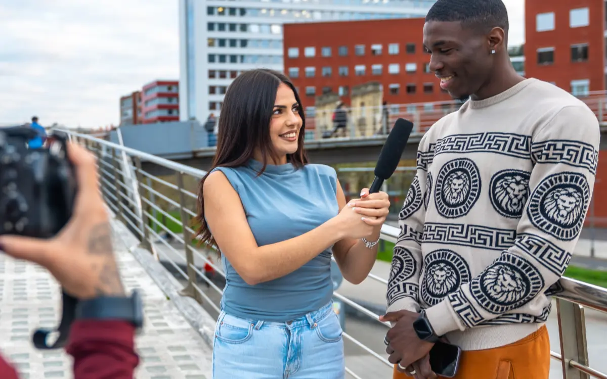 Apprenti Reporter : réaliser un micro trottoir sur un sujet d'actualité 12/16 ans de 10H30 à 12H30