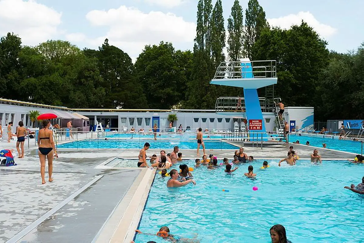Après plus de deux ans de travaux, cette piscine emblématique de Nantes a complètement changé