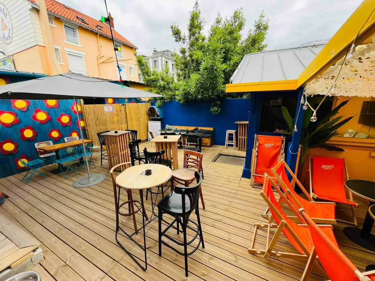 Après quatre ans de fête et de solidarité, La Chaumière vit ses derniers jours sur l’île de Nantes