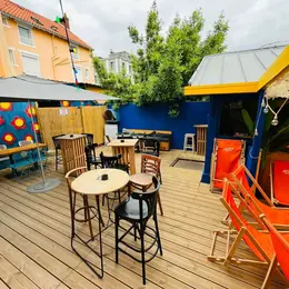Après quatre ans de fête et de solidarité, La Chaumière vit ses derniers jours sur l’île de Nantes