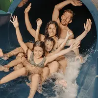 Descente en toboggan pleine de fun pour toute la famille à aquabasilea DR