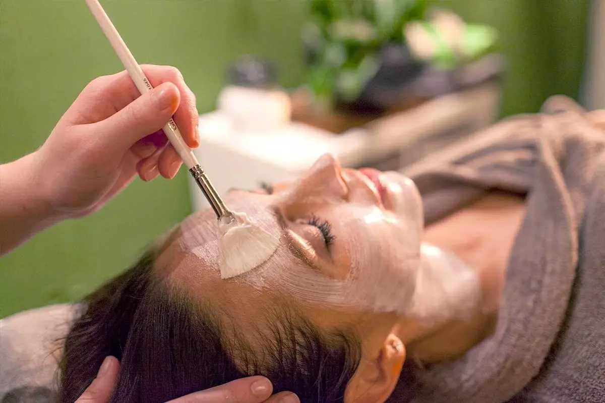 Soin du visage relaxant dans l’espace spa