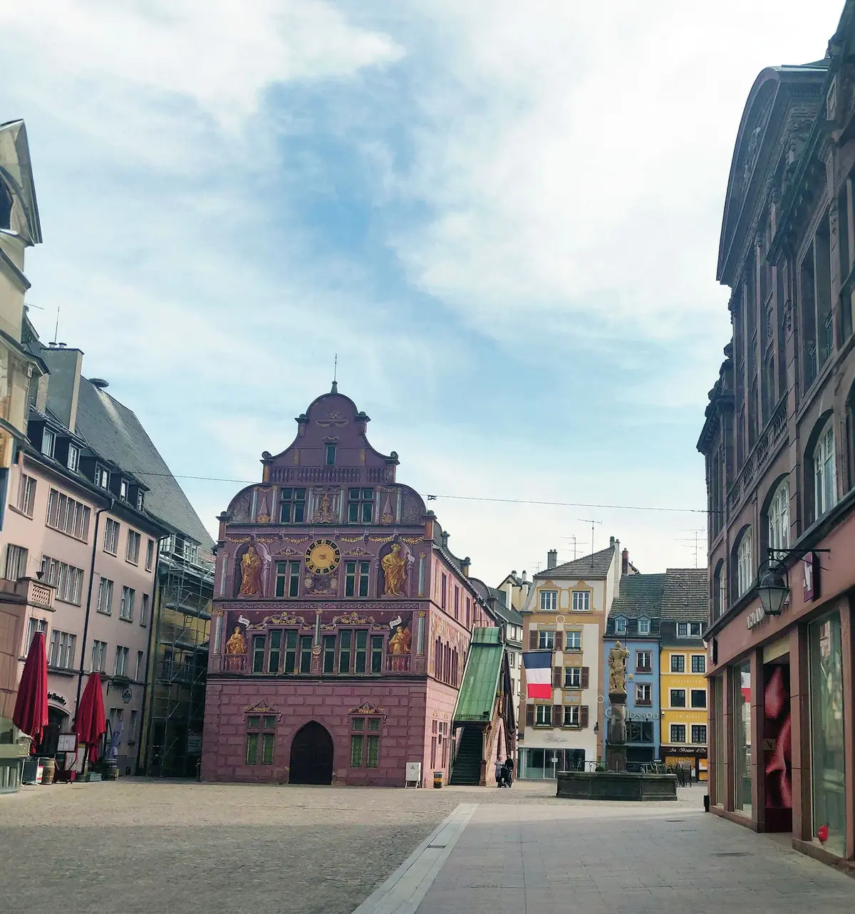 Vue sur l'Hôtel de Ville de Mulhouse depuis la rue Mercière