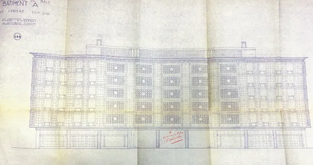 Un plan de la façade arrière de l\'immeuble Écran sur les plans d\'origine