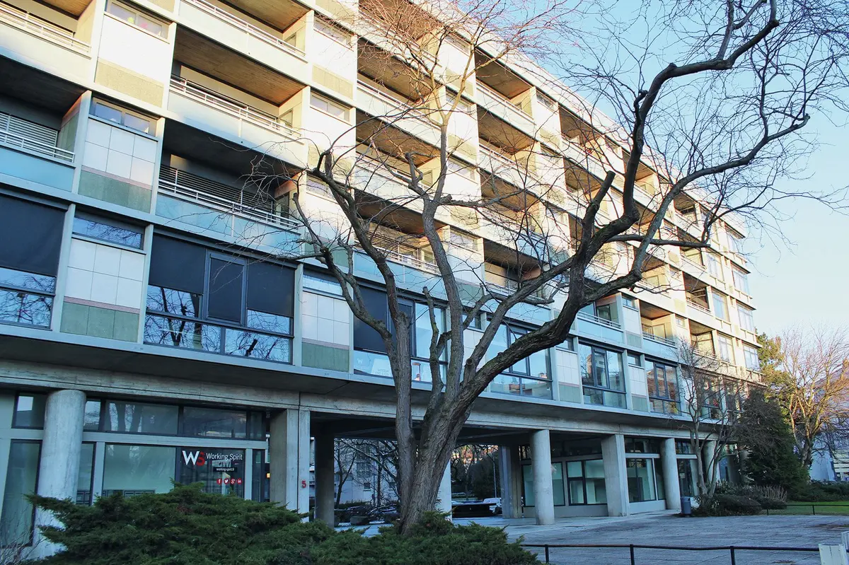 La façade Sud, côté porte de Bâle et ses loggias 