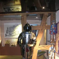 Attention, les armures des chevaliers des Vosges du Nord sont toujours là pour protéger les châteaux&nbsp;! DR