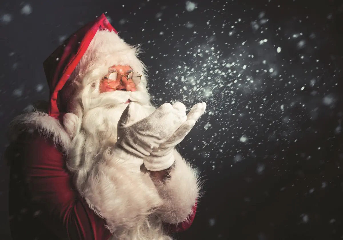 Arrivée du Père Noël en dameuse !