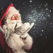 Arrivée du Père Noël en dameuse !