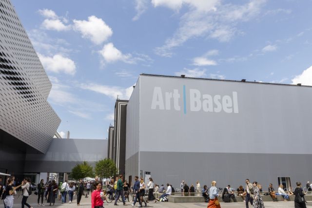 Les amateurs d\'art contemporain se pressent à Art Basel chaque année au mois de juin