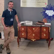 Artisans d'art en collaboration avec un antiquaire