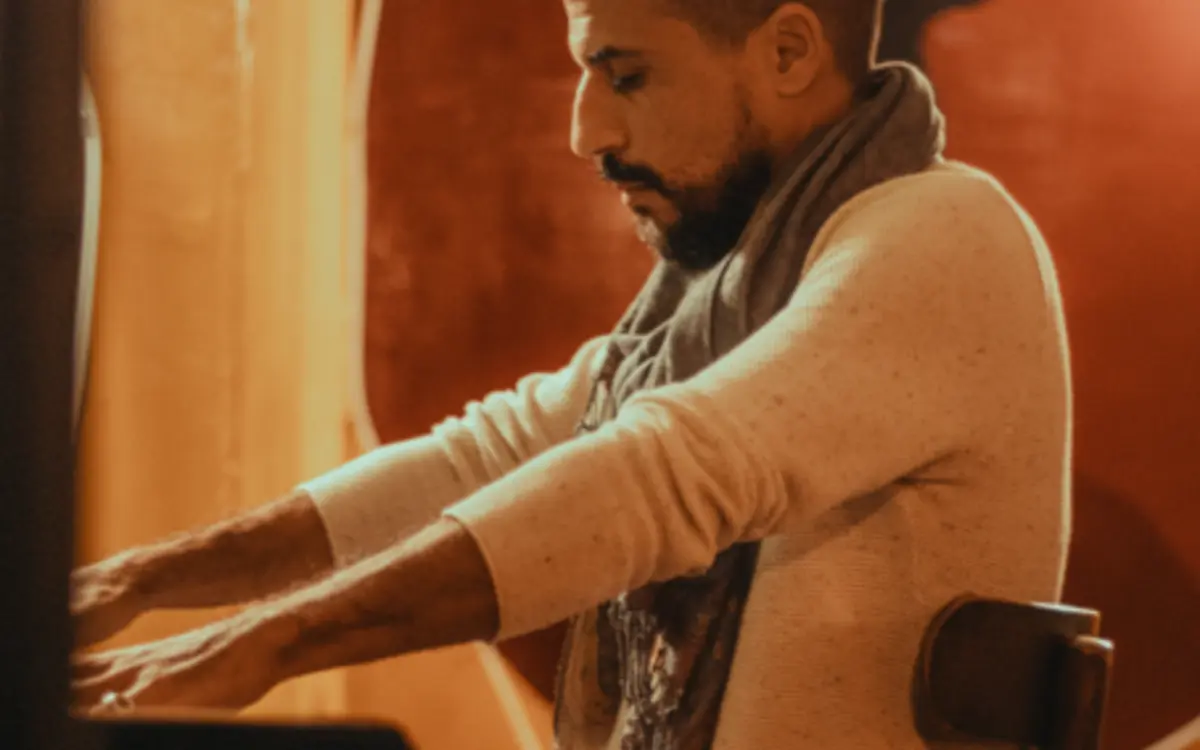 Asaf Elkabetz en concert à la bibliothèque Hergé