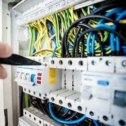Assurance décennale pour électriciens : une protection indispensable pour votre activité