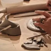 Atelier apéro créatif sculpture argile à la Fondation Cherqui