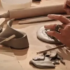 Atelier apéro créatif sculpture argile à la Fondation Cherqui