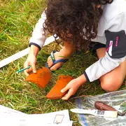[Atelier] Archéologues juniors, les bottes dans la motte