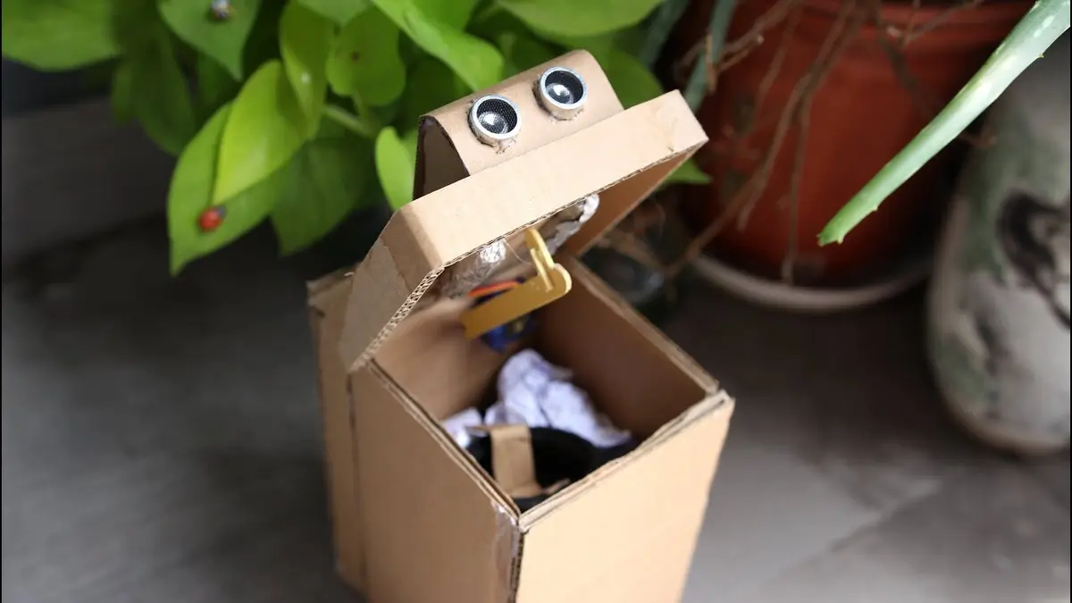 Atelier Arduino - Construis ta Poubelle Intelligente