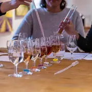 Atelier assemblage de rosé à Rousset (13)