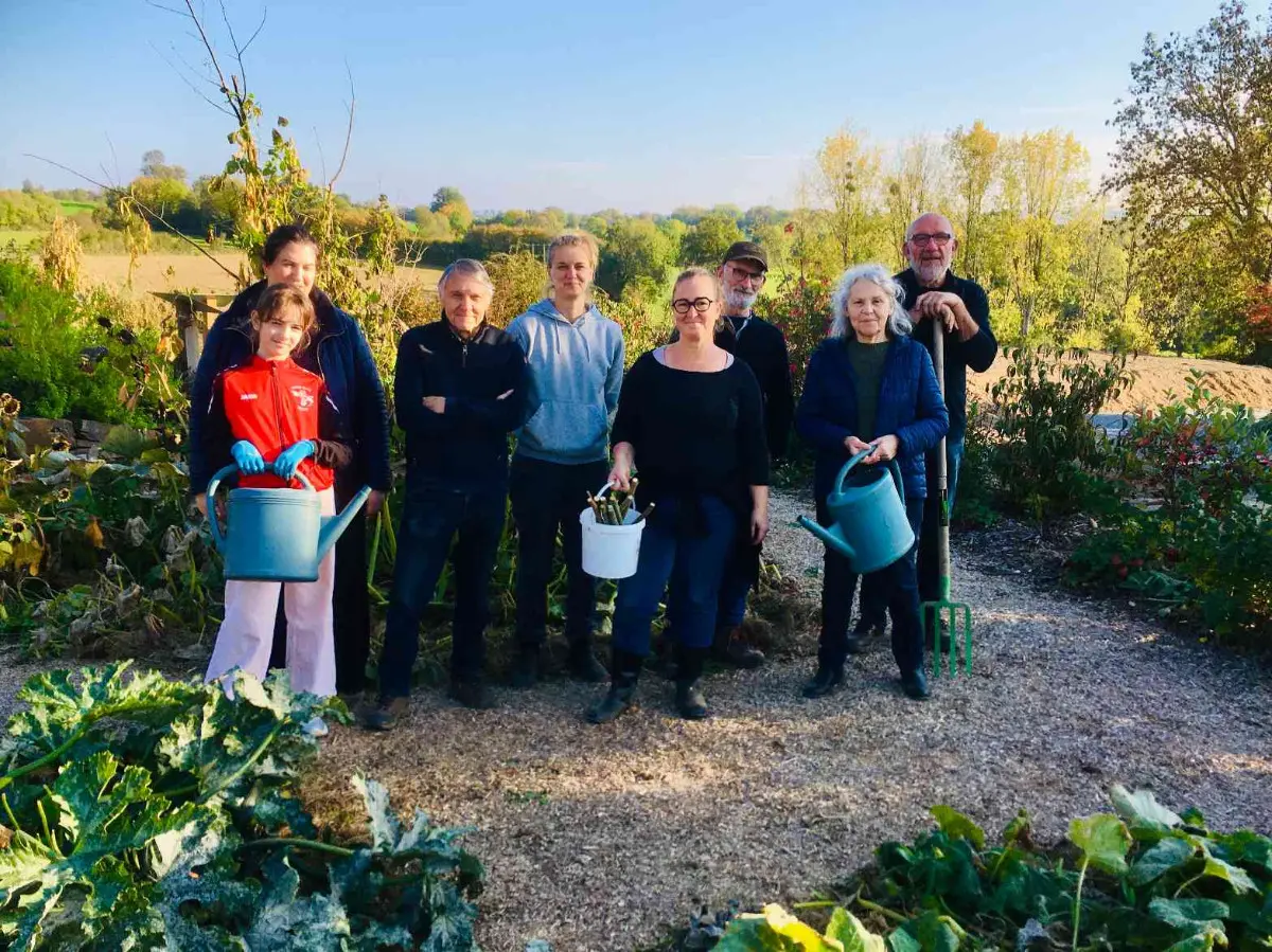 Atelier au potager en permaculture: tour du potager et chantier bénévole de paillage des allées