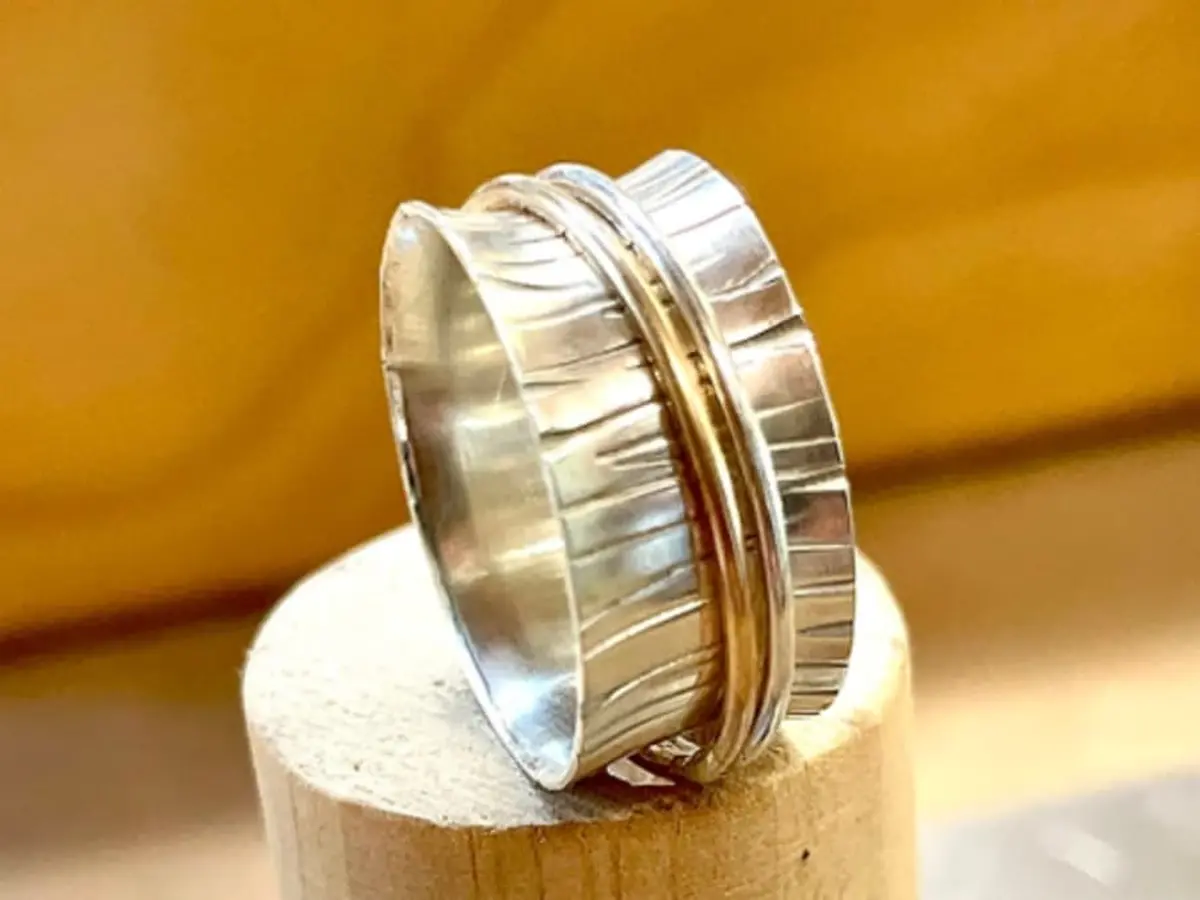 Atelier bague tournante en argent massif à Lège-Cap-Ferret
