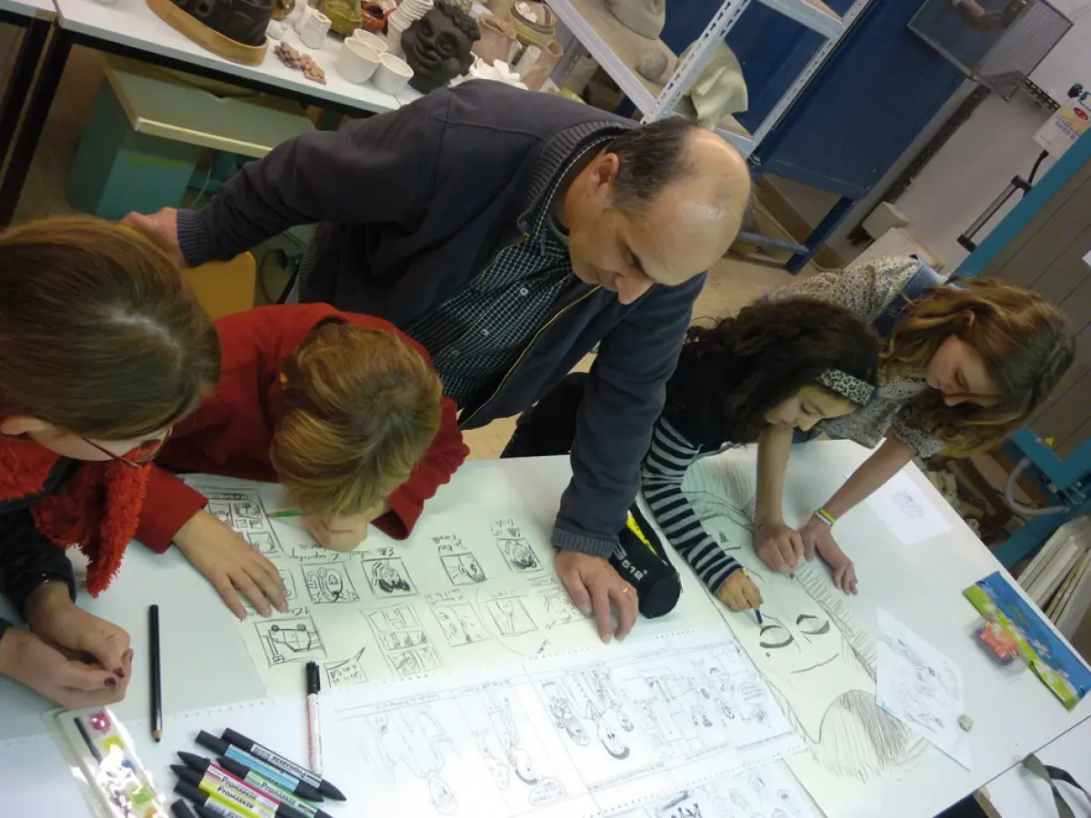 Les enfants apprennent à mettre des images sur des mots dans l'atelier B.D, à l'Espace 110 à Illzach