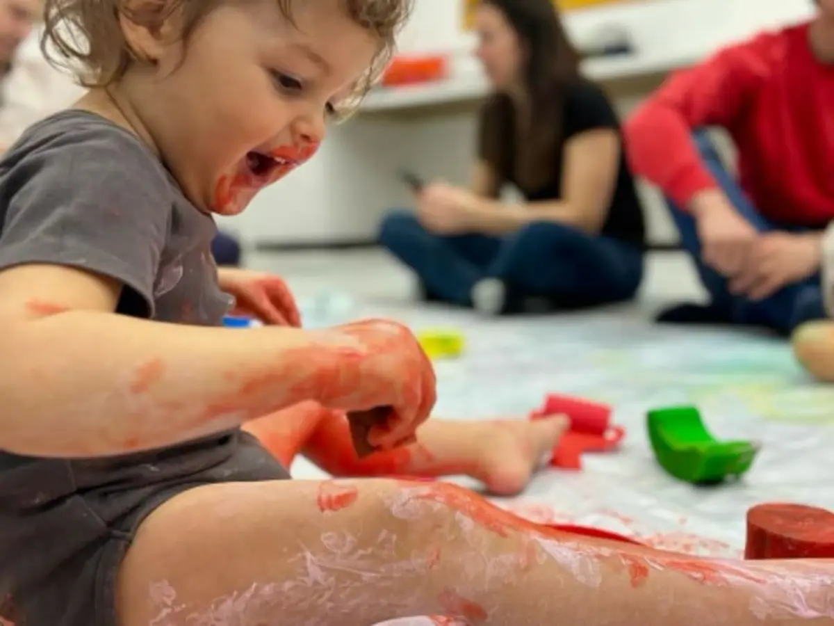 Atelier bébé peinture à Paris 9ème