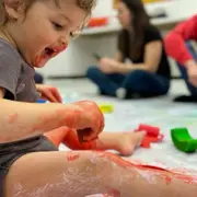 Atelier bébé peinture à Paris 9ème