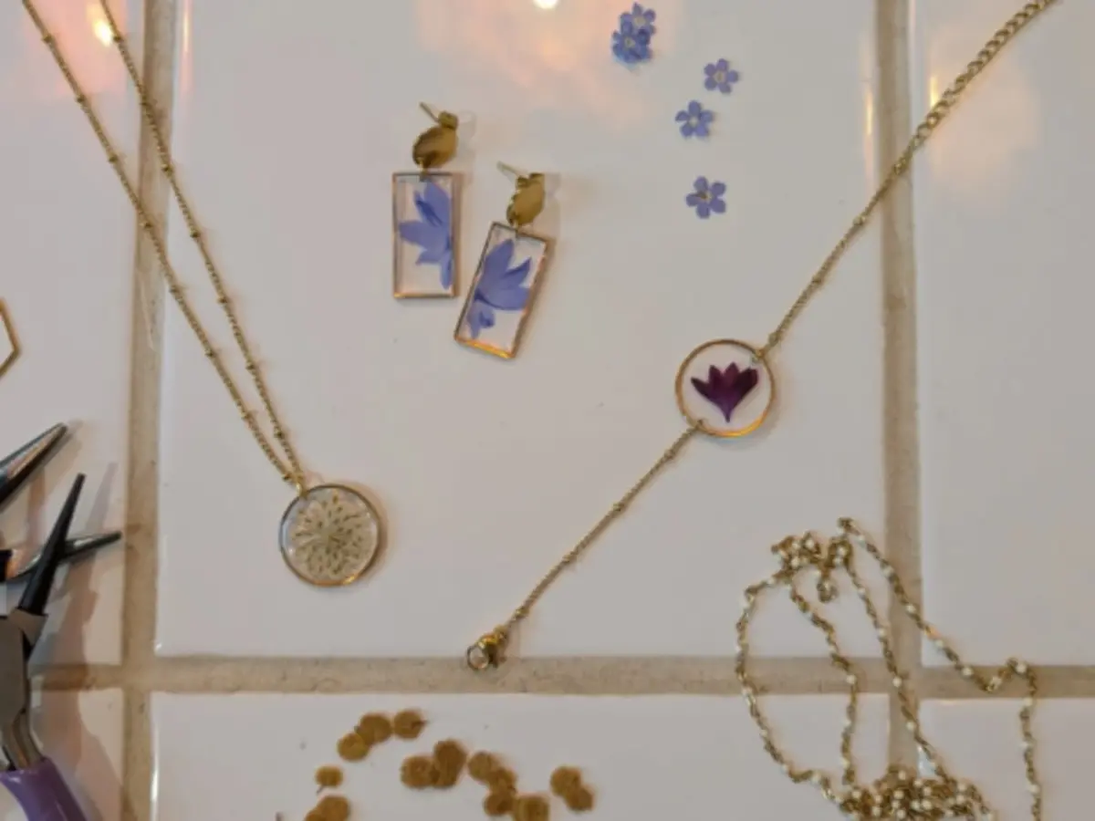 Atelier bijoux en résine fleuri à Nantes (44)