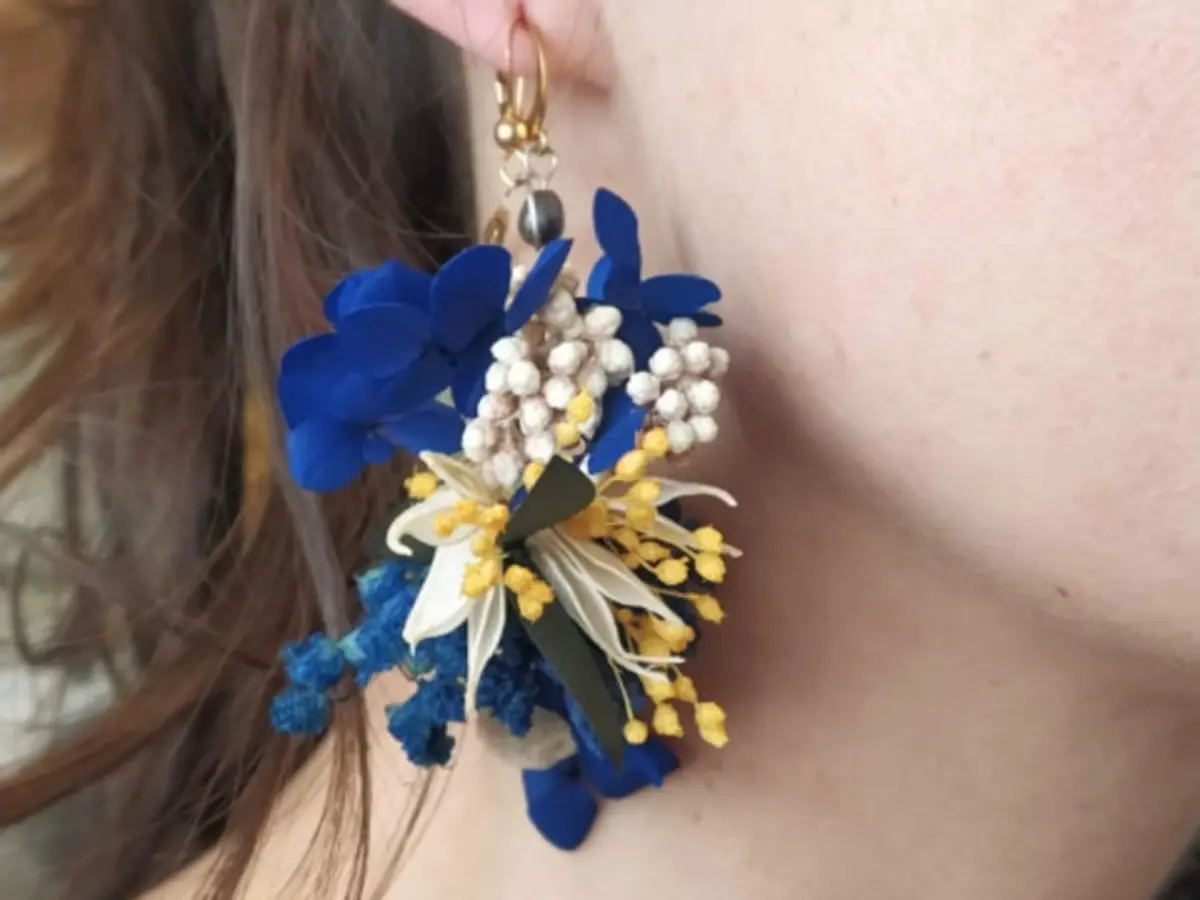 Atelier boucles d'oreilles en fleurs séchées à Marseille 5ème