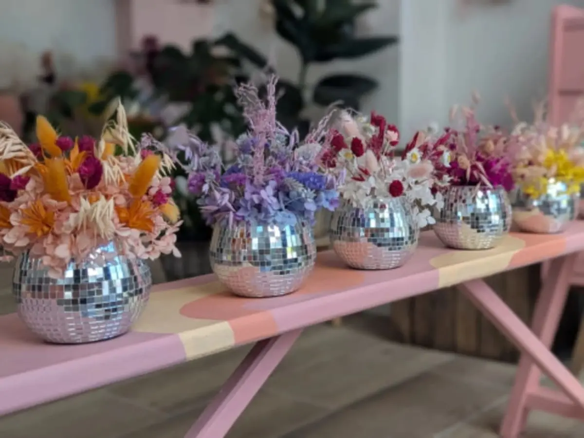 Atelier boules disco en fleurs séchées à Nantes (44)