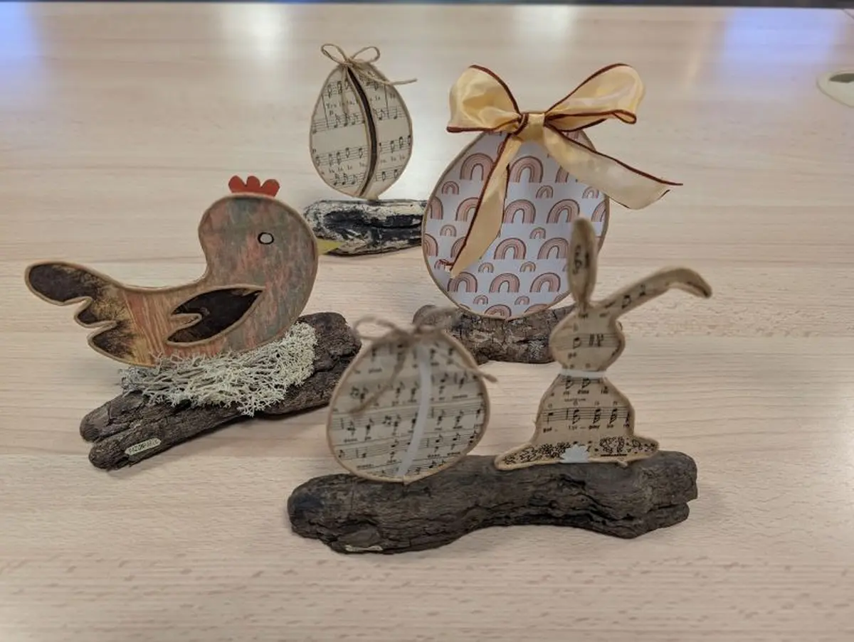 Atelier bricolage papier collé et bois flotté