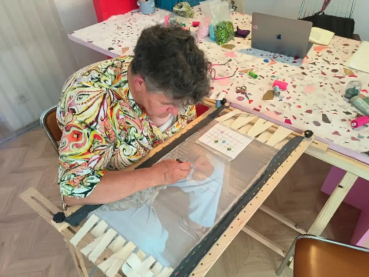 Atelier broderie haute couture à Tours (37)