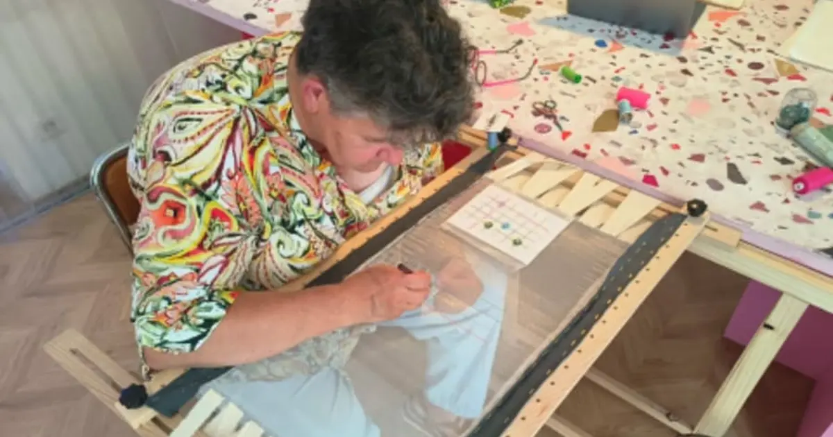 Atelier broderie haute couture à Tours (37)