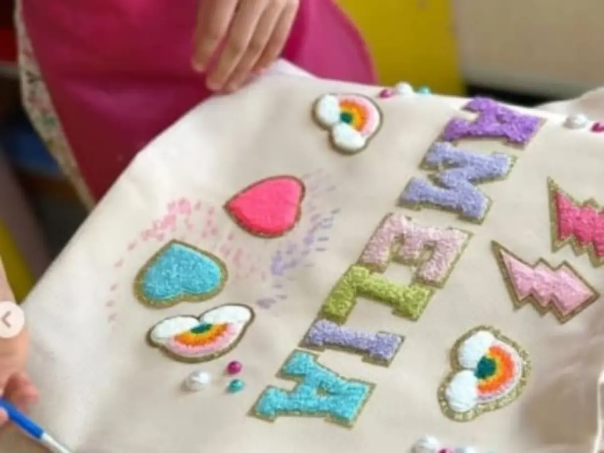 Atelier broderie sur tote-bag à Pézenas (34)