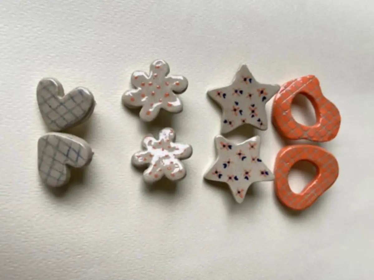 Atelier céramique création de boucles d'oreilles à Lille (59)