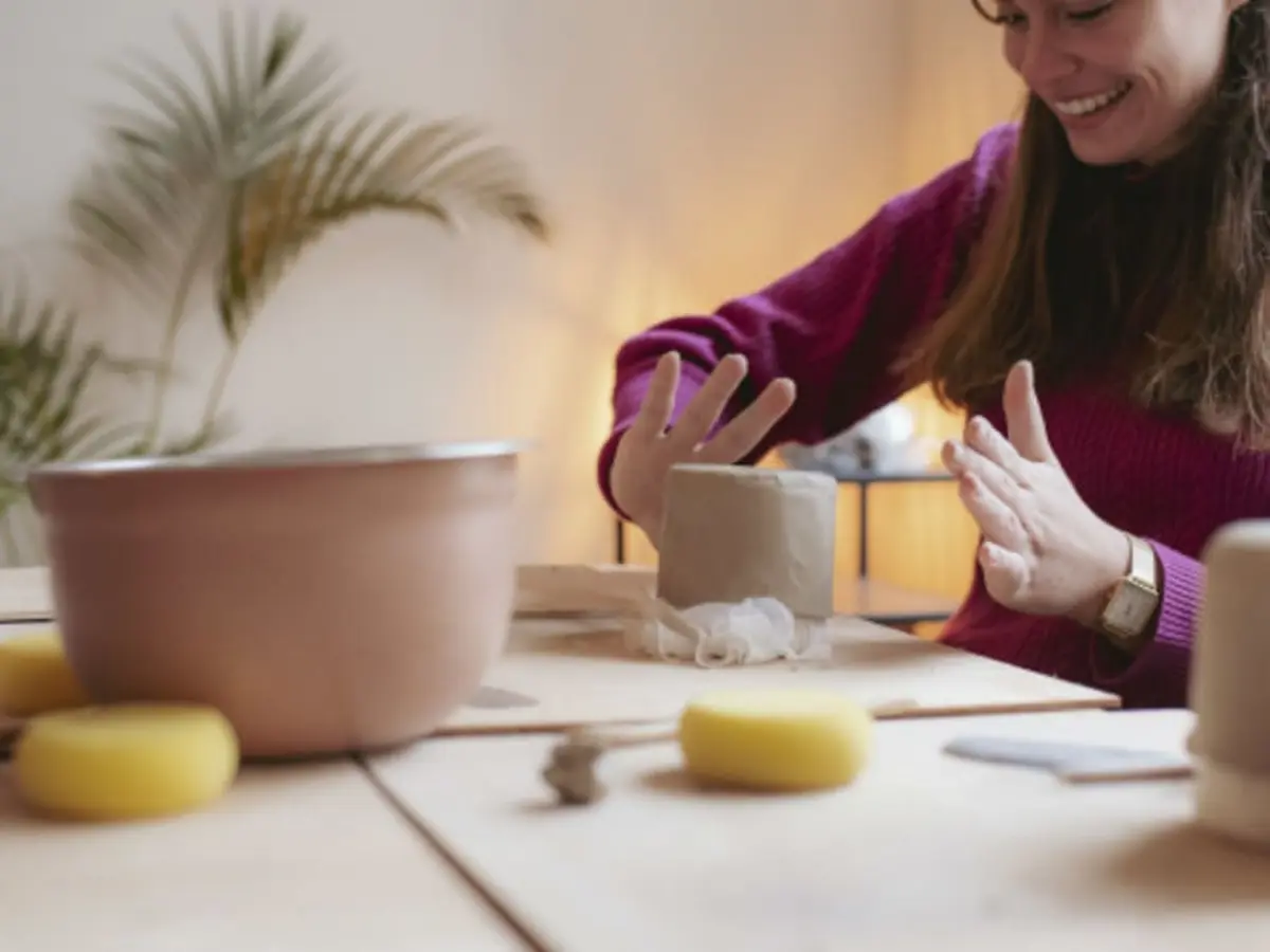 Atelier céramique/poterie d'un vase en céramique à Lille (59)