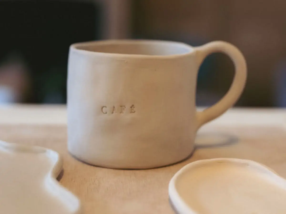 Atelier céramique/poterie d'une tasse en céramique à Lille (59)