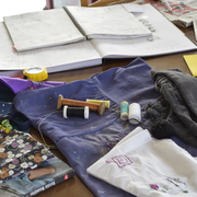 Atelier co-création de broderies de réparation , résidence d'artistes des Fours à Chaux