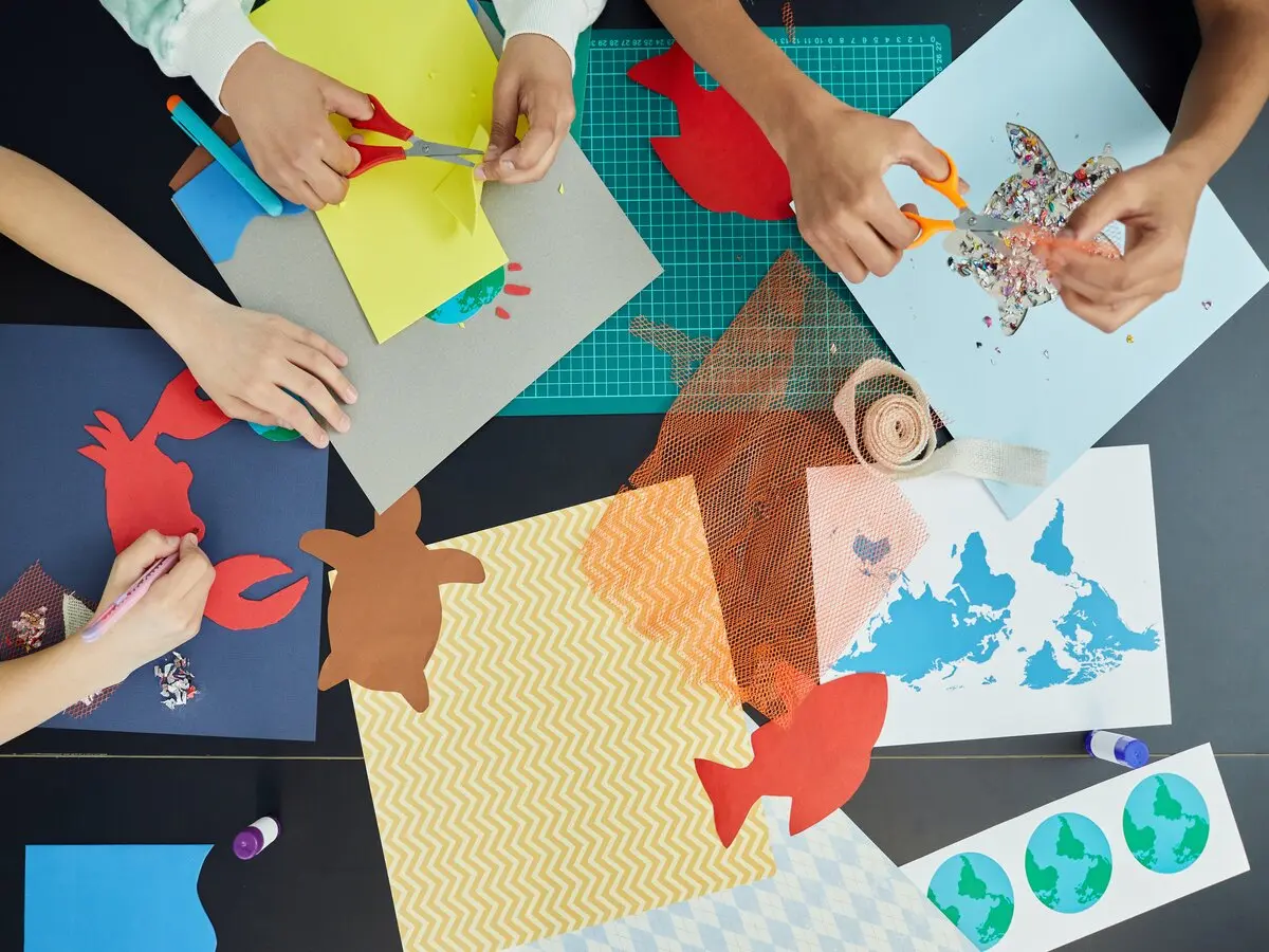 Atelier collage L'histoire est à toi...