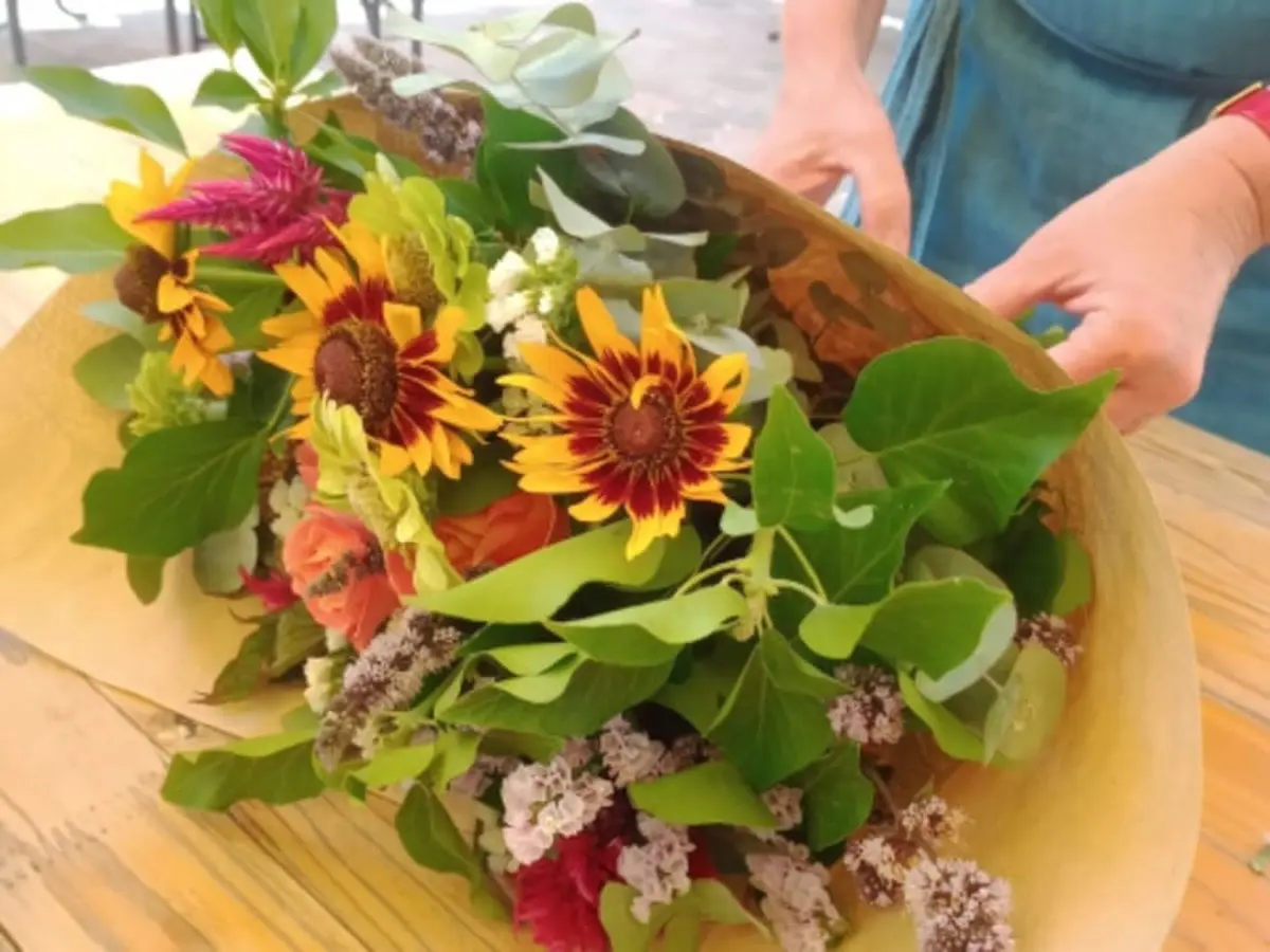 Atelier composition d'un bouquet de fleurs fraîches à Strasbourg