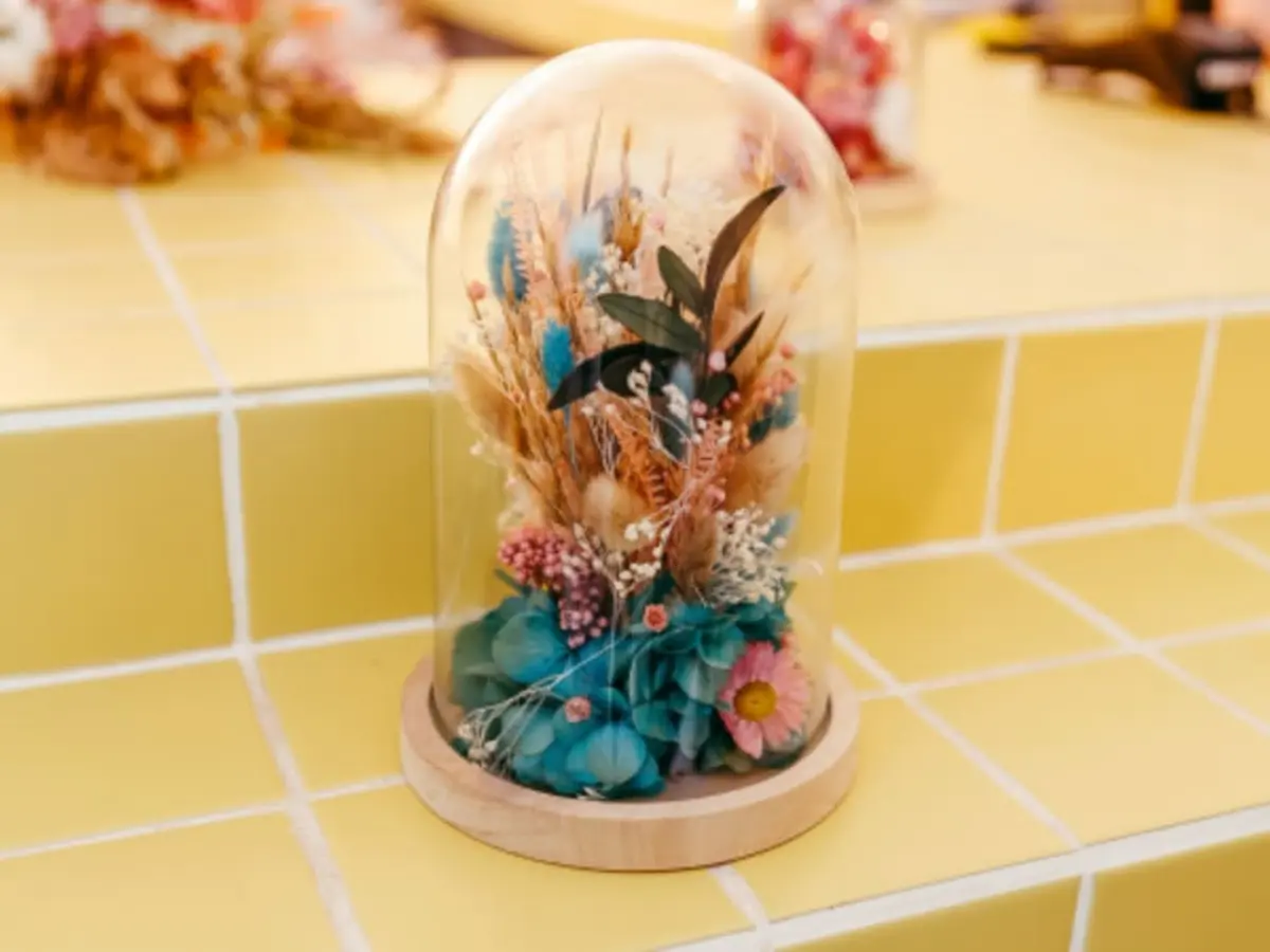 Atelier composition florale sous cloche à domicile à Nantes