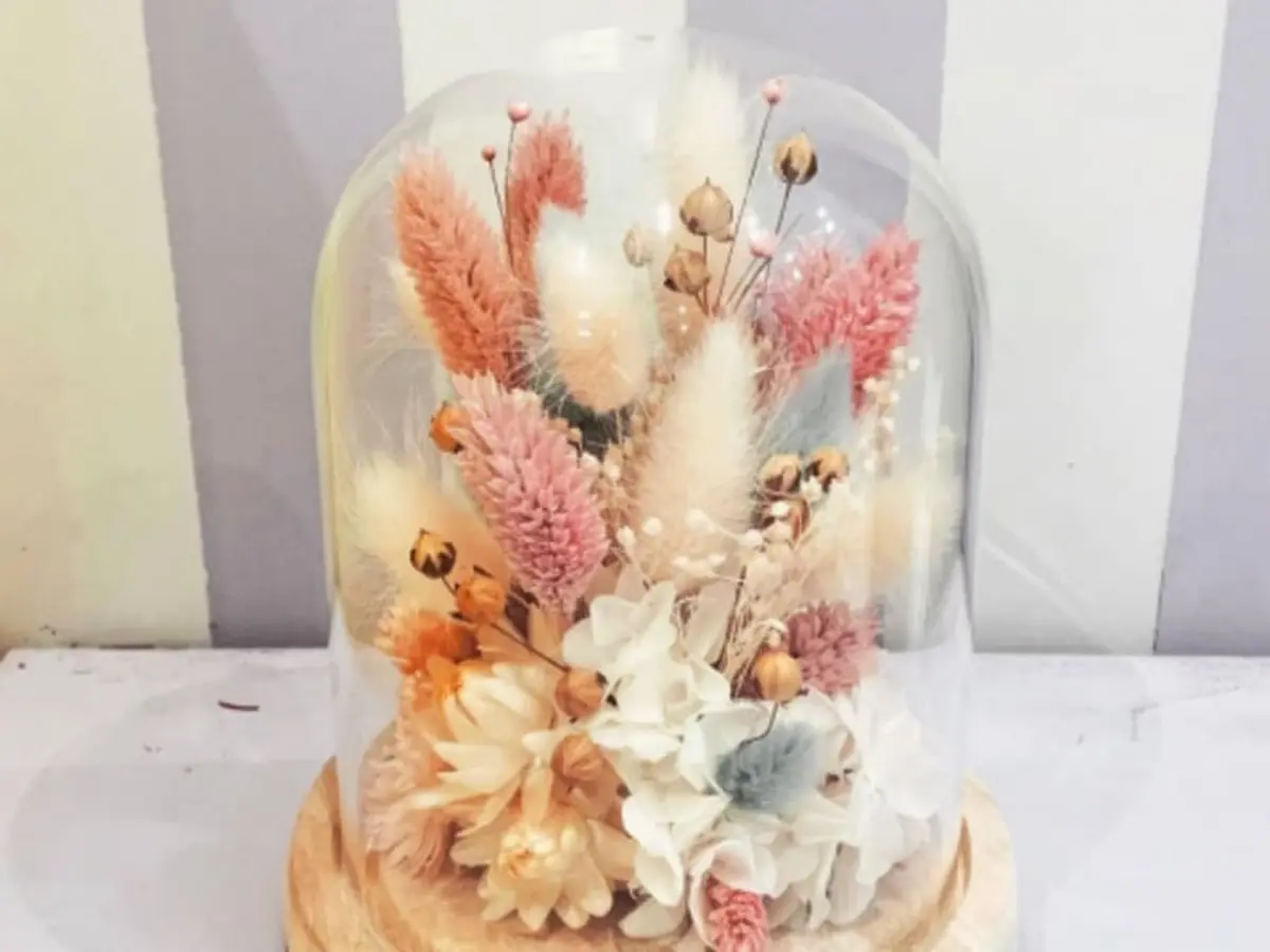 Atelier composition florale sous cloche à Paris 11ème