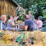 Atelier couronne de fleurs séchées à Luchapt (86)