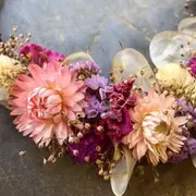Atelier couronne de fleurs séchées locales à Avrainville (91)