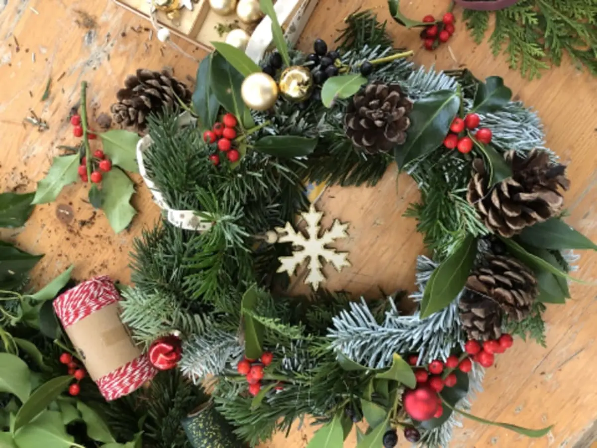 Atelier couronne de Noël à Paris 19ème