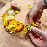 Atelier couronne en fleurs séchées à Strasbourg (67)