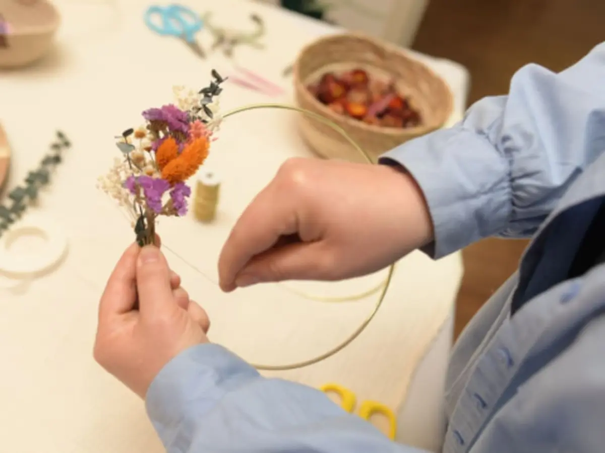 Atelier couronne murale en fleurs s&eacute;ch&eacute;es &agrave; Laval (53)