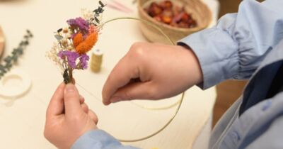 Atelier couronne murale en fleurs s&eacute;ch&eacute;es &agrave; Laval (53)