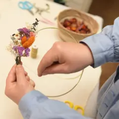 Atelier couronne murale en fleurs séchées à Laval (53)