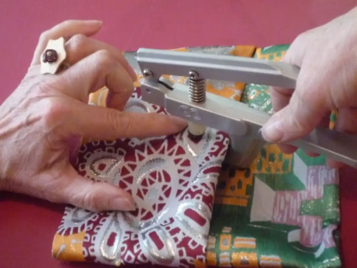 Atelier couture à Lamballe-Armor (22)